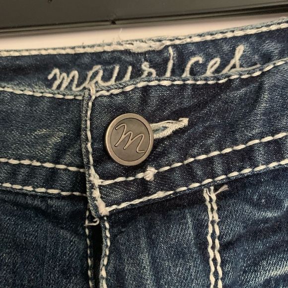 Maurice’s Woman’s Denim Shorts Sequin Pocket size 11-12 - Picture 4 of 6